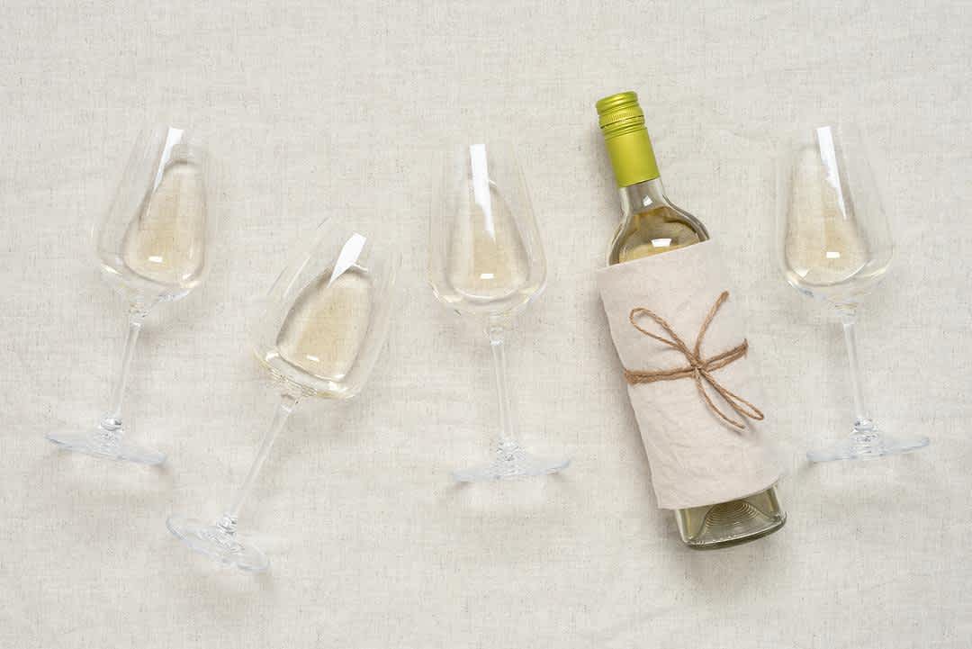 Dry White Wine Gifts, Explained: Styles, Price, And Occasions banner image