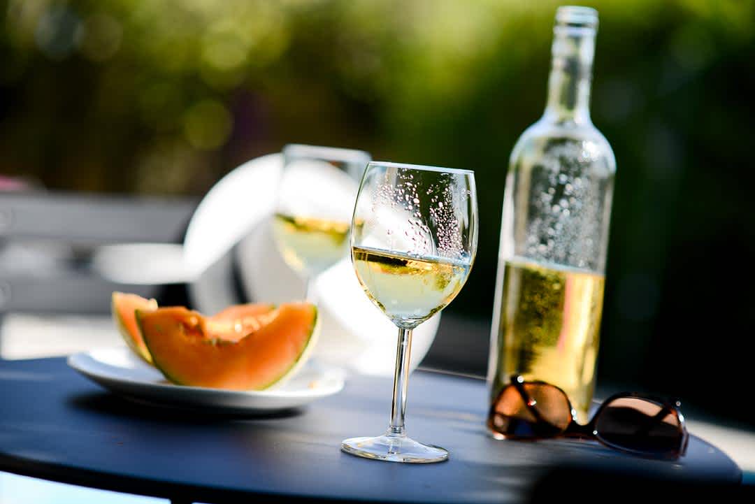 The Essential Summer Wines Guide: Whites, Rosés, and Chillable Reds banner image