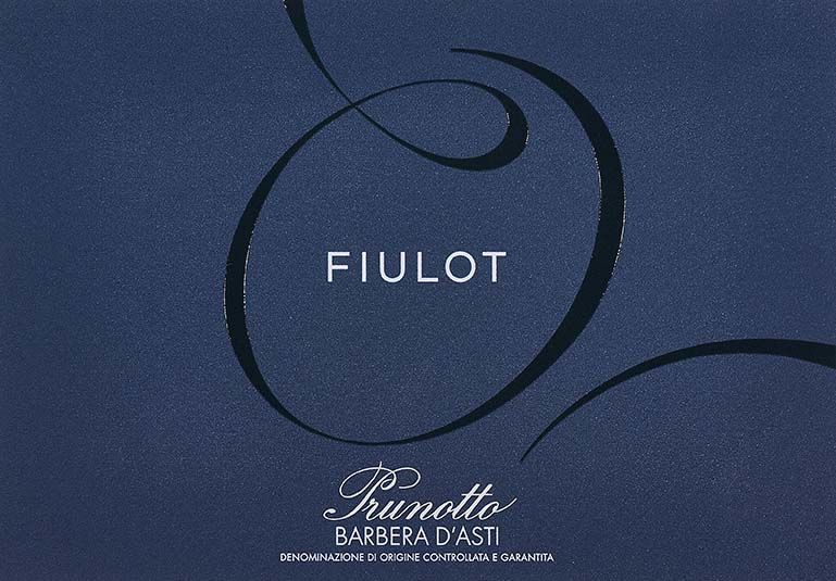 Flat front label of wine