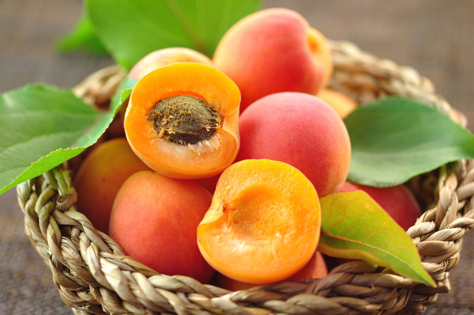 Bailoni GoldApricot Liqueur