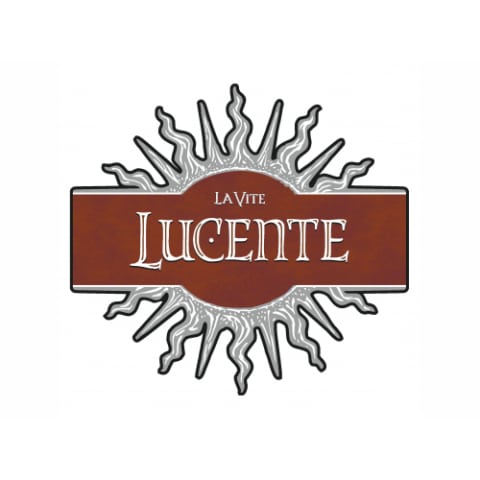 Flat front label of wine