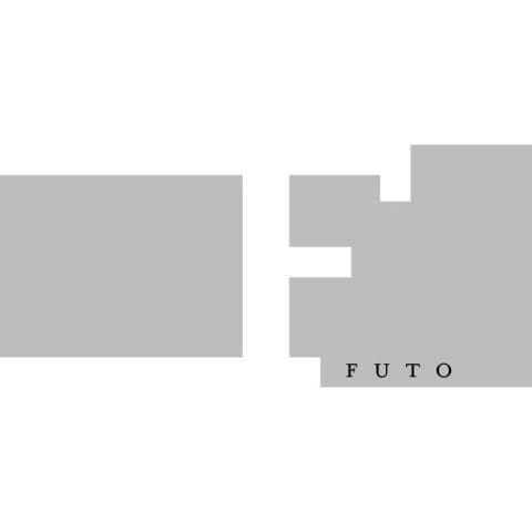 Flat front label of wine