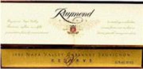 Flat front label of wine