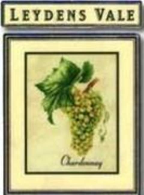 Flat front label of wine