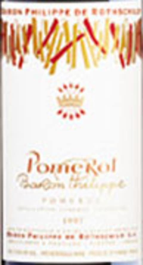Flat front label of wine