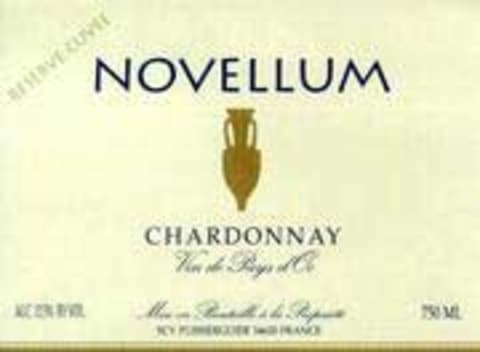 Flat front label of wine