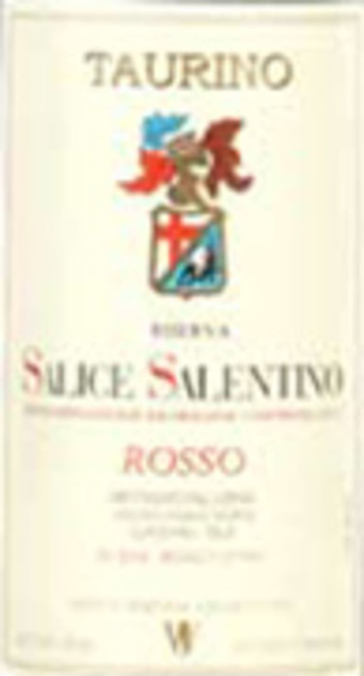 Flat front label of wine