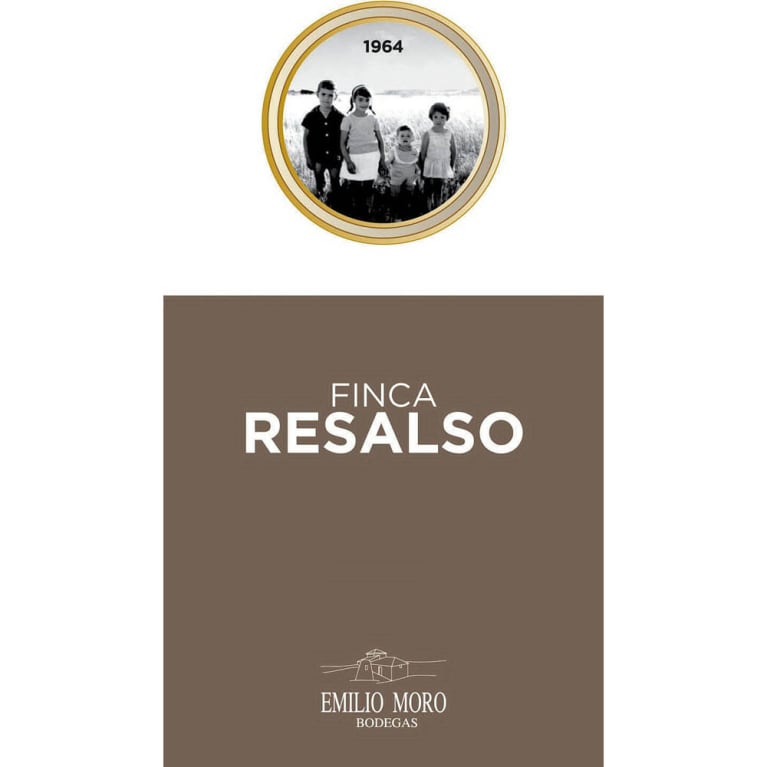 Flat front label of wine